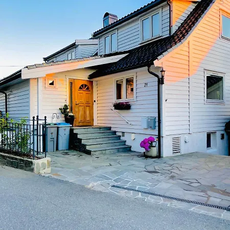 Feels Like -free Parking -attractive Location Apartment