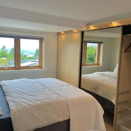Apartment Feels Like -free Parking -attractive Location *