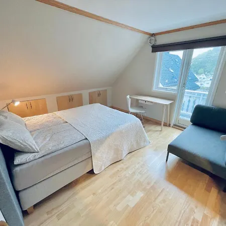 Apartment Feels Like -free Parking -attractive Location *